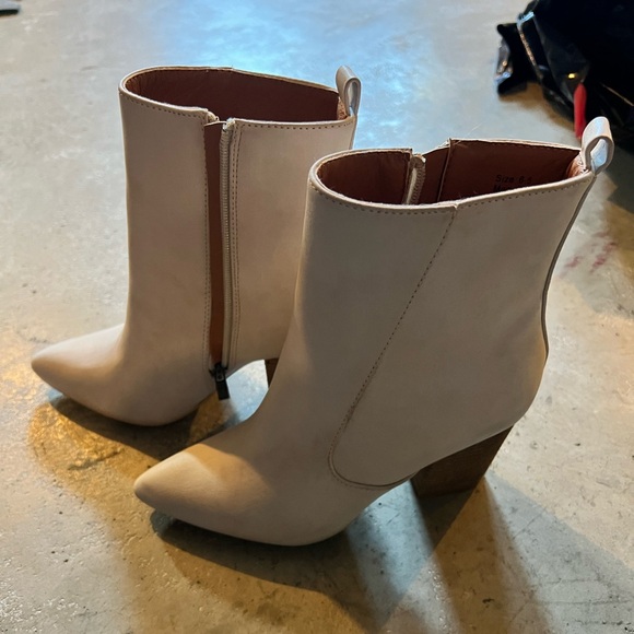 Tan coloured booties. Size 6.5 worn twice. - Picture 1 of 4